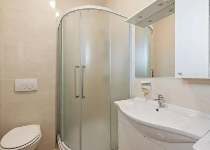 Simplistic Apartment in Neviđane with Balcony