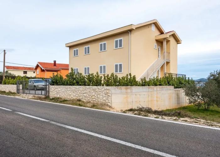 Simplistic Apartment in Neviđane with Balcony