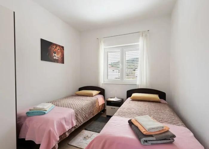 Simplistic Apartment in Neviđane with Balcony