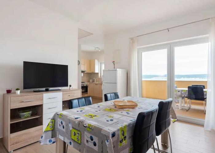 Simplistic Apartment in Neviđane near Sea Beach