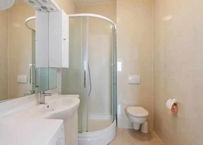Simplistic Apartment in Neviđane near Sea Beach