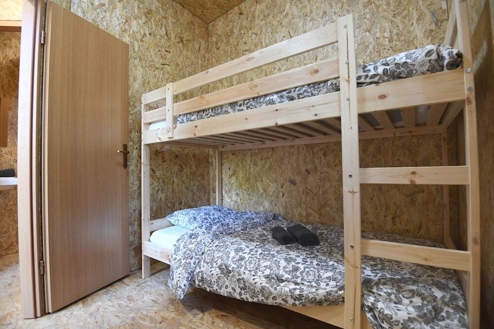 TreeHouses Ljubač Glamping Robinson