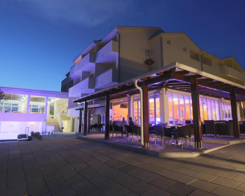 Hotel and Apartments Vila 4m