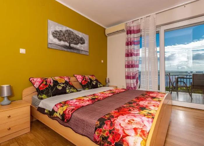 Apartment in Dramalj With Swimming Pool