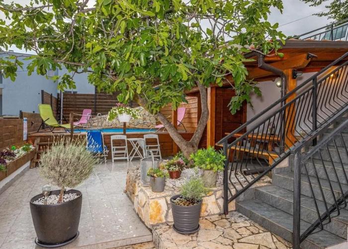 Studio Apartment With Swimming Pool & Sea View