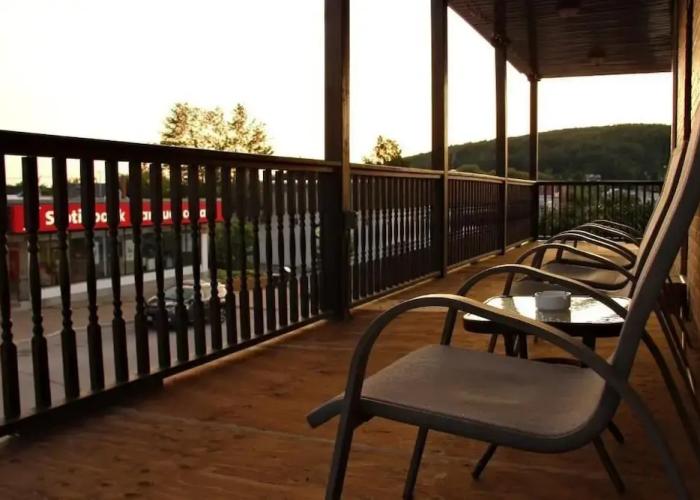 Le Voyageur Inn
