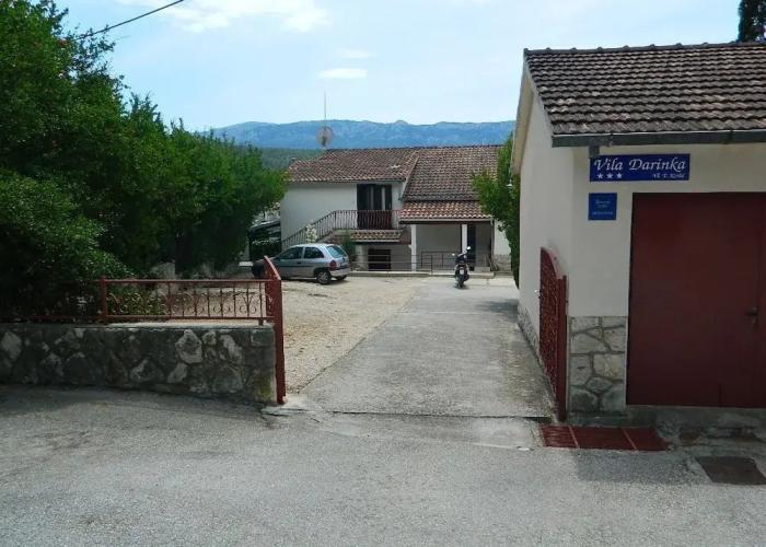 Apartments and Rooms Darinka