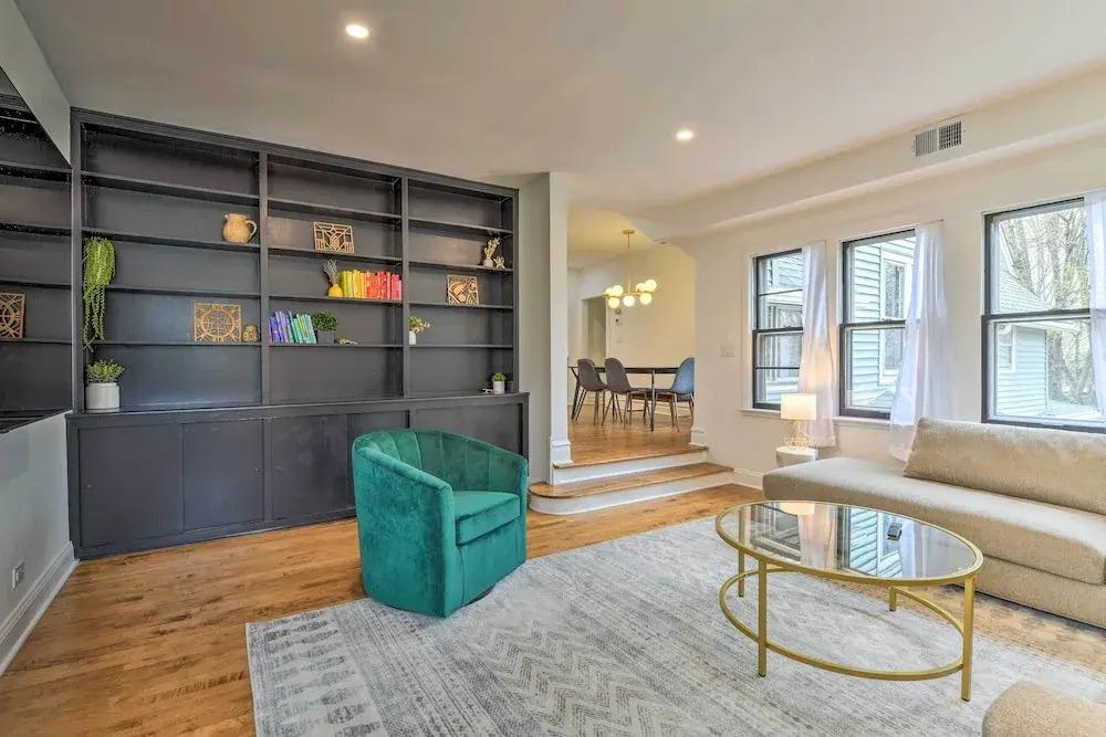 Oak Park Home w/ Fire Pit - 5 Mi to Garfield Park!