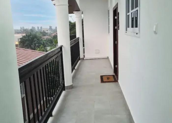 Beautiful Quiet & Cozy  Close to Highway