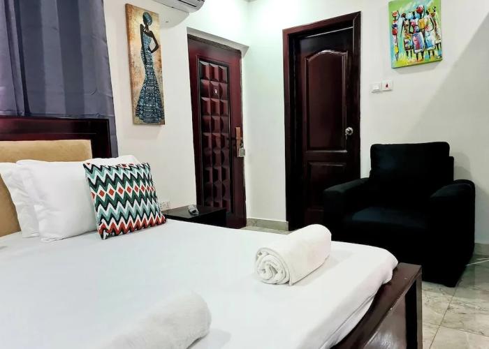 Beautiful Quiet & Cozy  Close to Highway