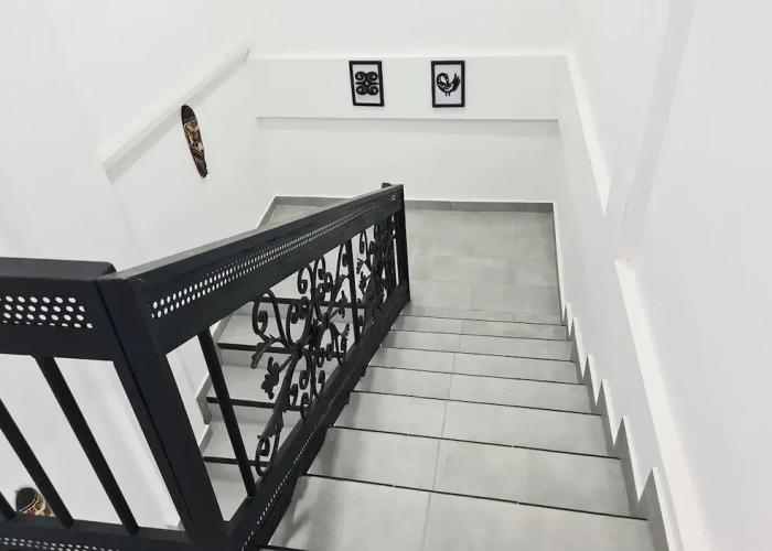 Charming Quiet & Cozy Close to Highway