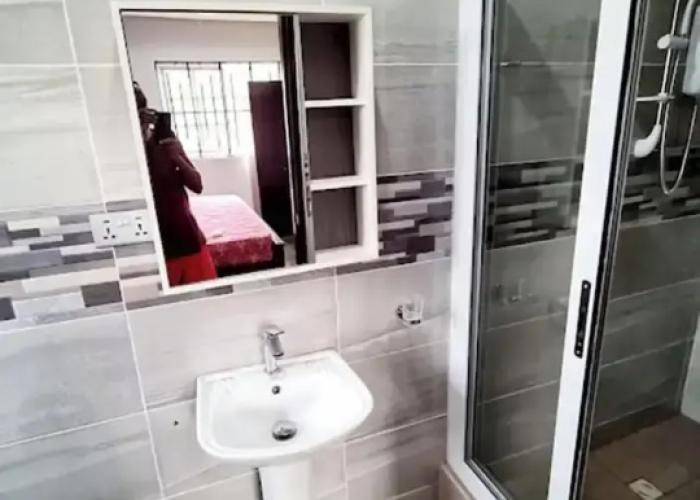 Charming Quiet & Cozy Close to Highway