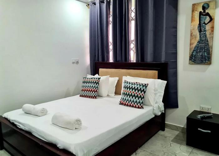Charming Quiet & Cozy Close to Highway