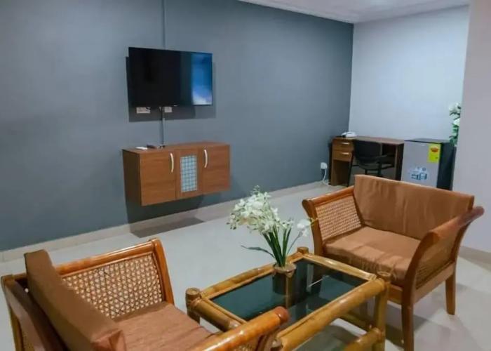 Ampric GuestHouse and Lounge