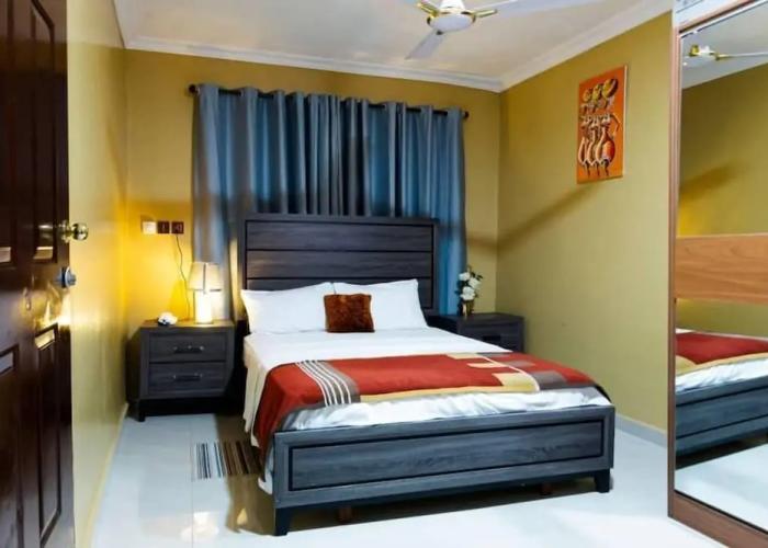 Ampric GuestHouse and Lounge