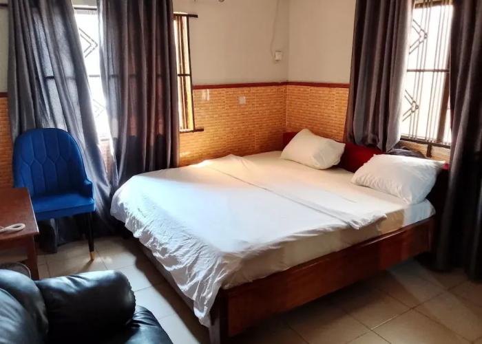 Palace Holiday Inn LTD