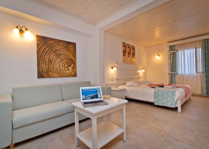 Yiannaki Hotel