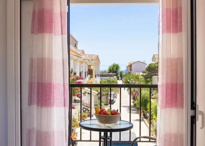 Dora Pool Studios by Konnect, 150m from the Beach