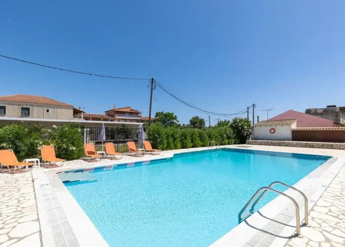 Dora Pool Studios by Konnect, 150m from the Beach