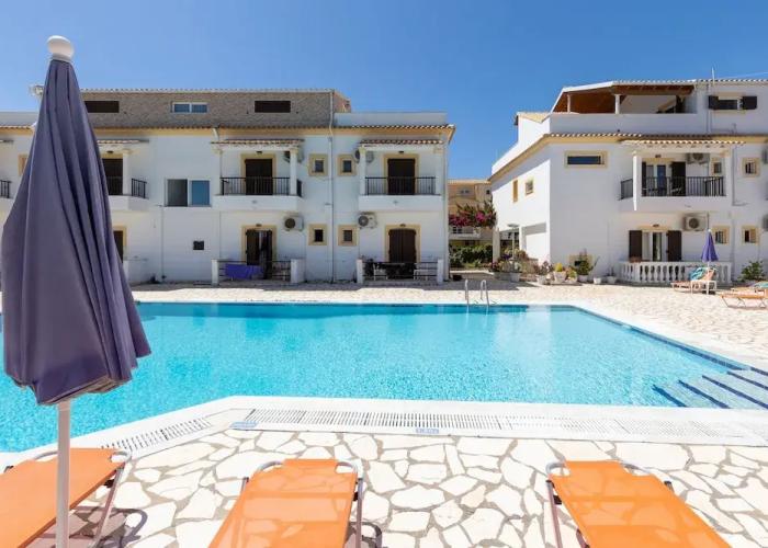 Dora Pool Studios by Konnect, 150m from the Beach