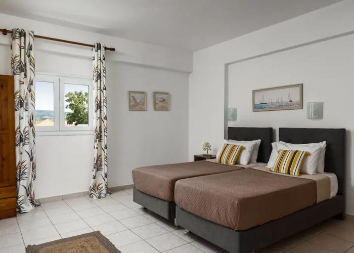 Dora Pool Studios by Konnect, 150m from the Beach