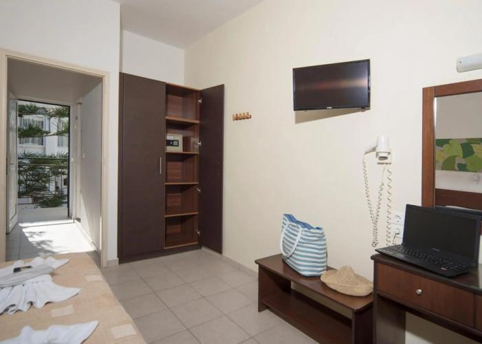 Metaxa Apartments