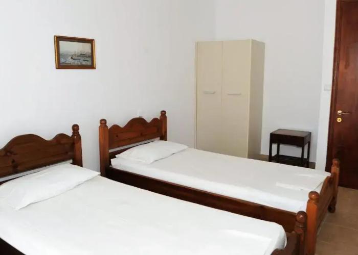 Captain's Studios & Apartments