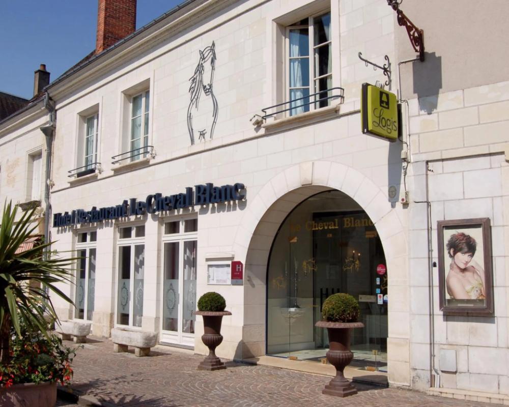 Logis Hôtel Restaurant Le Cheval Blanc