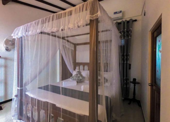 Wagon Wheel Inn - Hostel