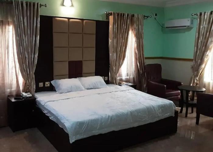 Royal City Dubai Hotel & Suites