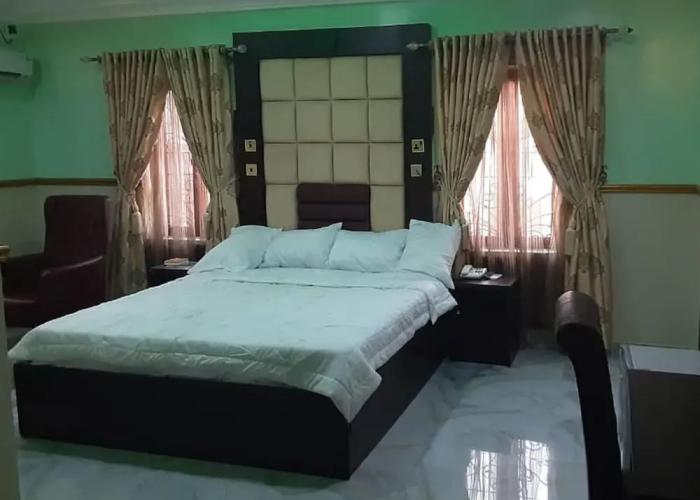Royal City Dubai Hotel & Suites