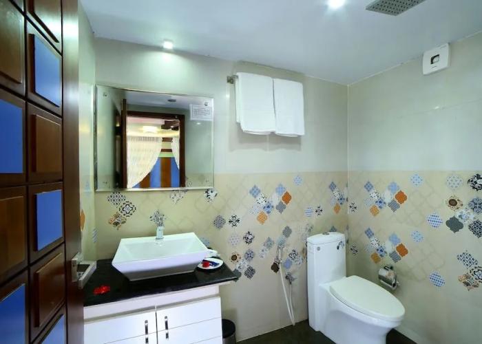 Best Kerala Houseboat