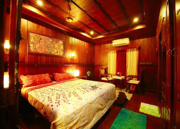 Kerala Luxury House Boat
