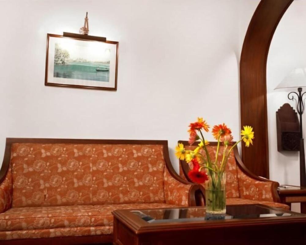 Sterling Lake Palace Alleppey