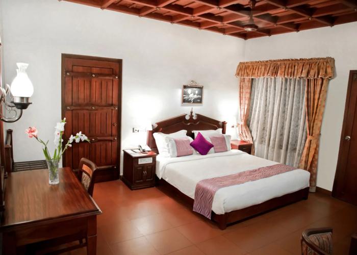 Sterling Lake Palace Alleppey