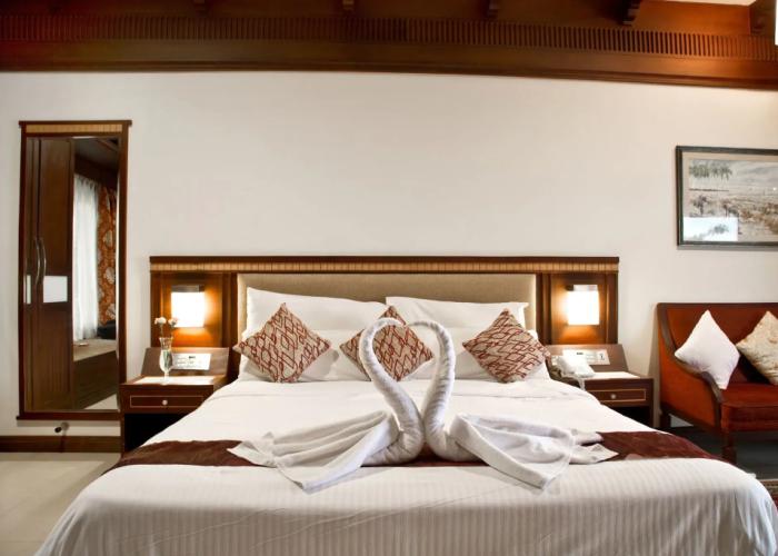 Sterling Lake Palace Alleppey