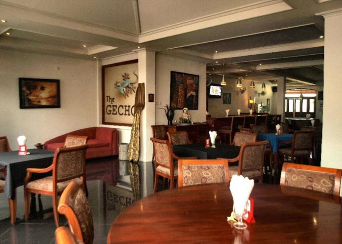 The Gecho Inn Town