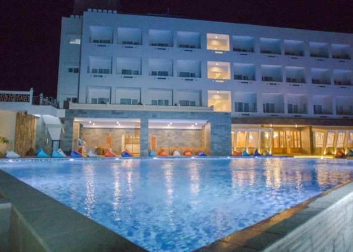 Pollos Hotel & Galerry Rembang