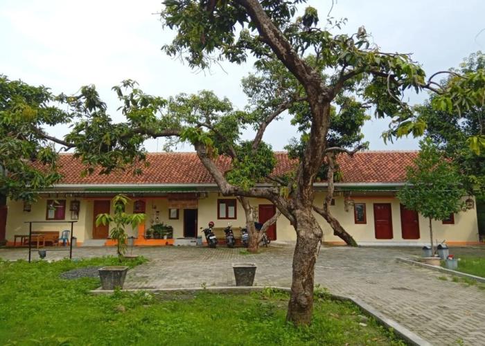SPOT ON 93452 Wulan Homestay 2  Syariah
