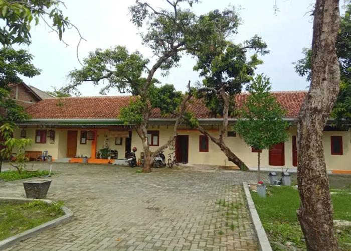 SPOT ON 93452 Wulan Homestay 2  Syariah