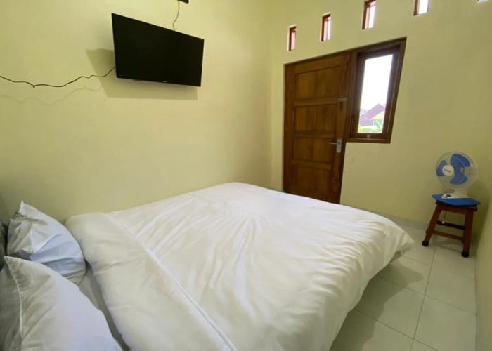 SPOT ON 93452 Wulan Homestay 2  Syariah