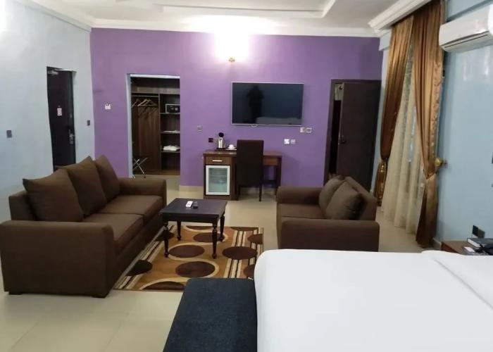 Nandas Hotel