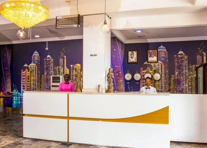 Nandas Hotel