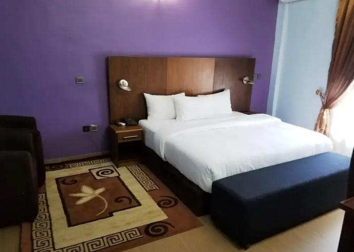 Nandas Hotel
