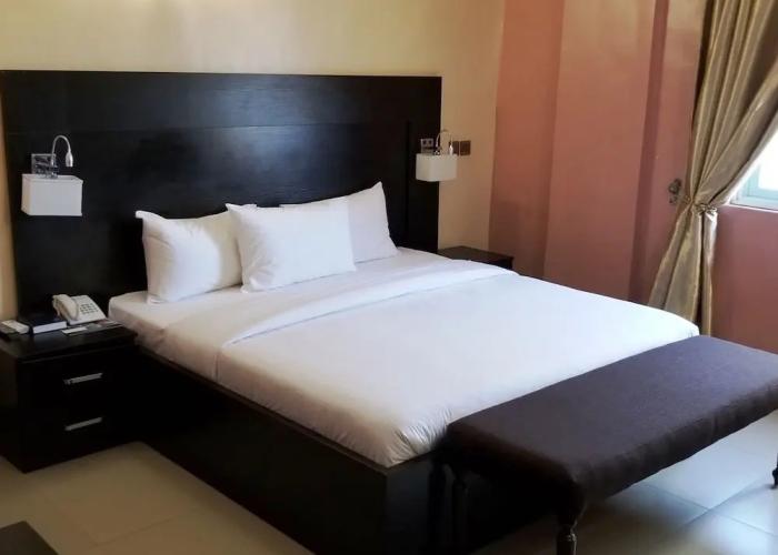 Nandas Hotel