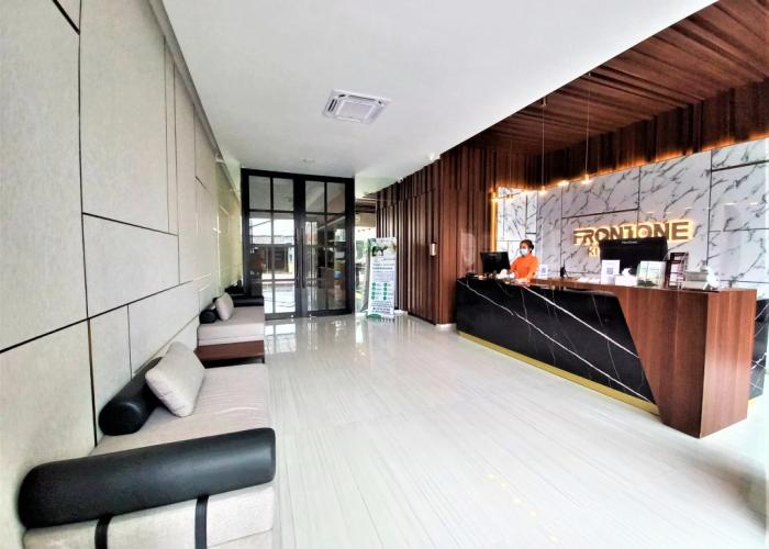 Front One King Hotel Tuban
