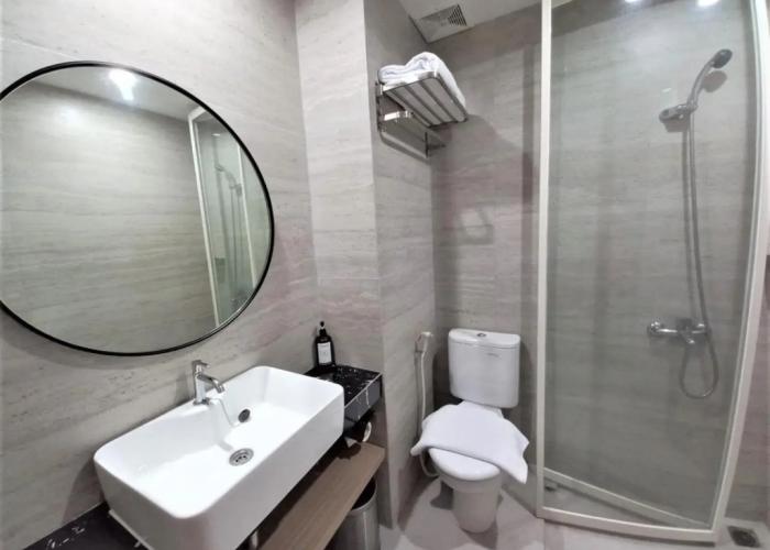 Front One King Hotel Tuban