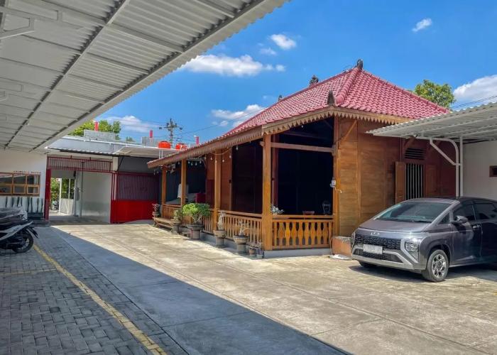 RedDoorz Plus near Alun Alun Kota Blora