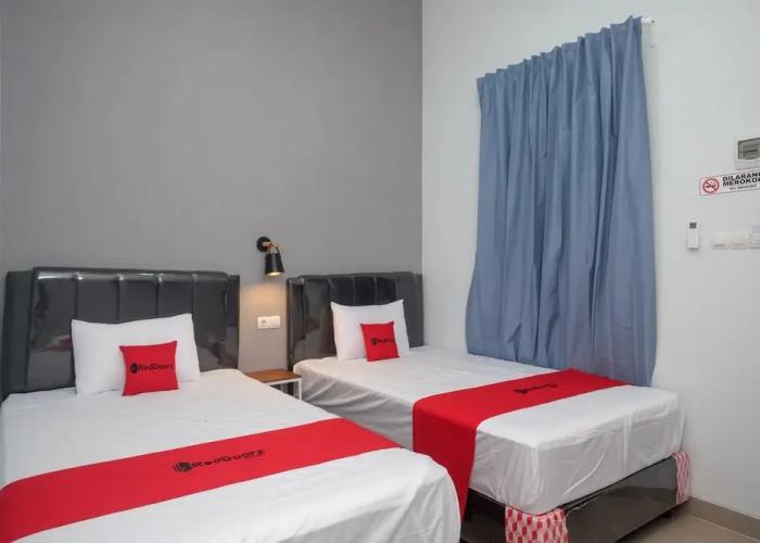 RedDoorz Plus near Alun Alun Kota Blora