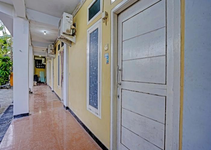 OYO 91653 Grand Syariah Hagawa Lamongan Near SPORT CENTER LAMONGAN